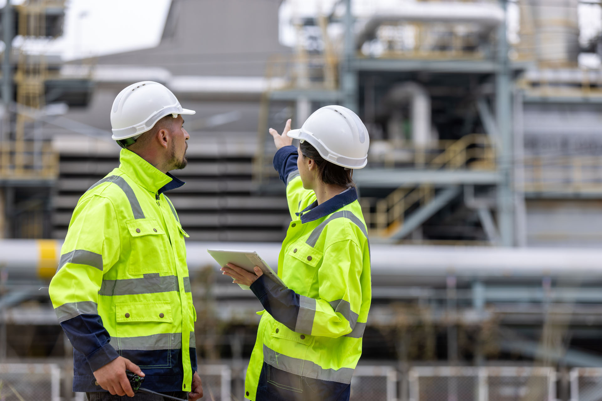 Group,Of,Industrial,Engineers,Workers,In,A,Refinery,-,Oil